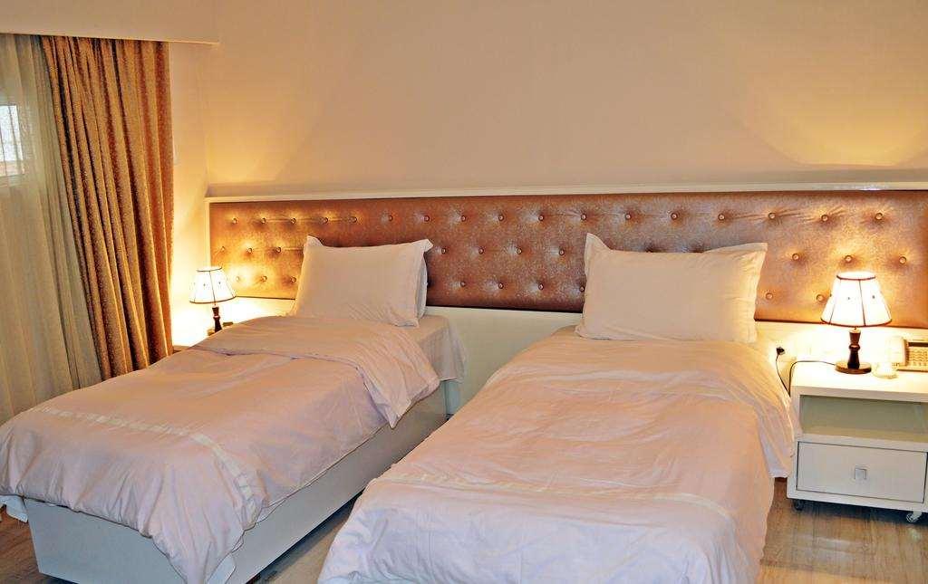 Select City Center Hotel Τίρανα Δωμάτιο φωτογραφία